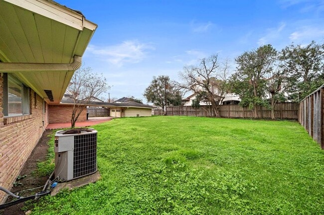 Building Photo - 4802 Braesvalley Dr