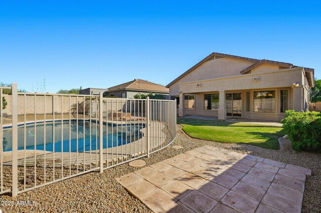 Building Photo - 7842 E Nestling Way