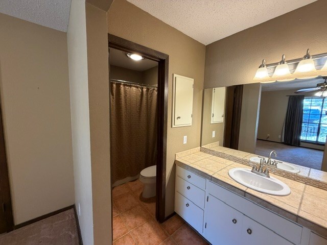 Building Photo - 531 Fairway Ct