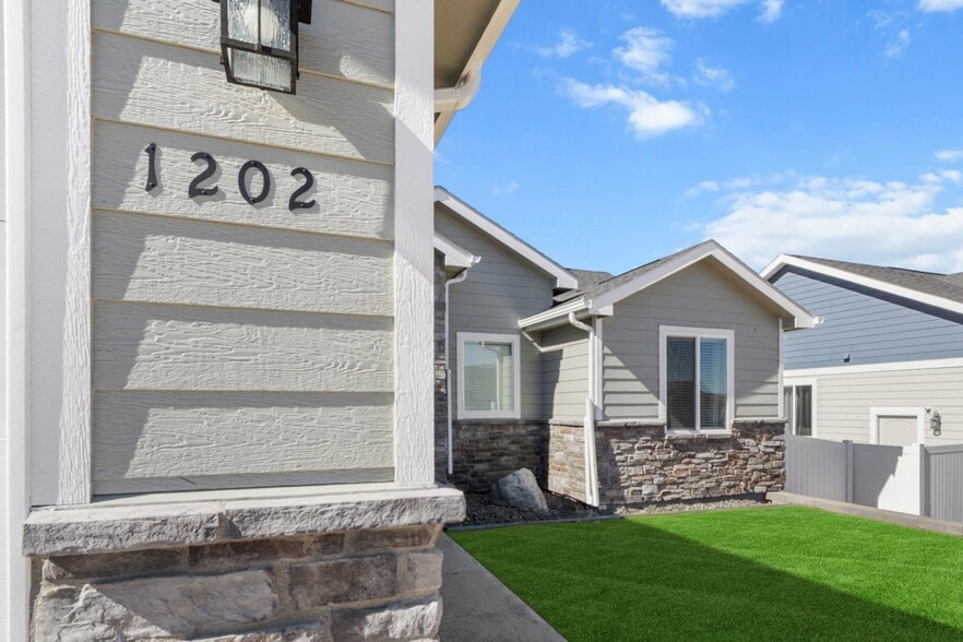 Building Photo - 1202 Phipps Ave