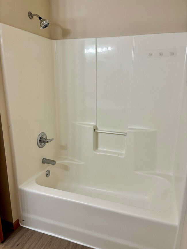 Building Photo - 323 Williamsburg Plz