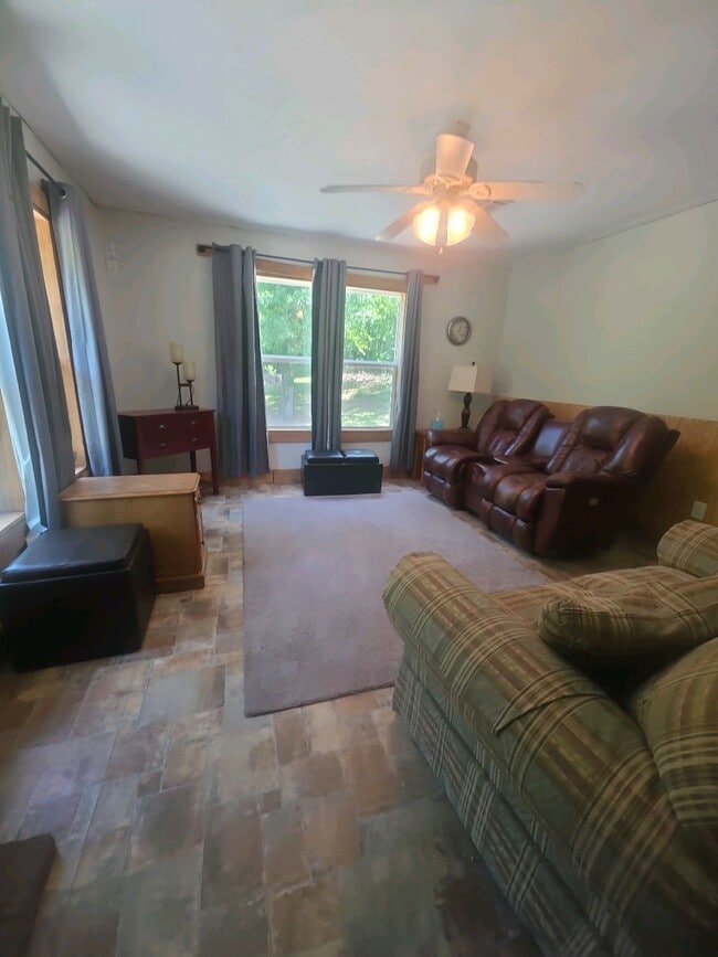 Building Photo - 147 Bayou Rd