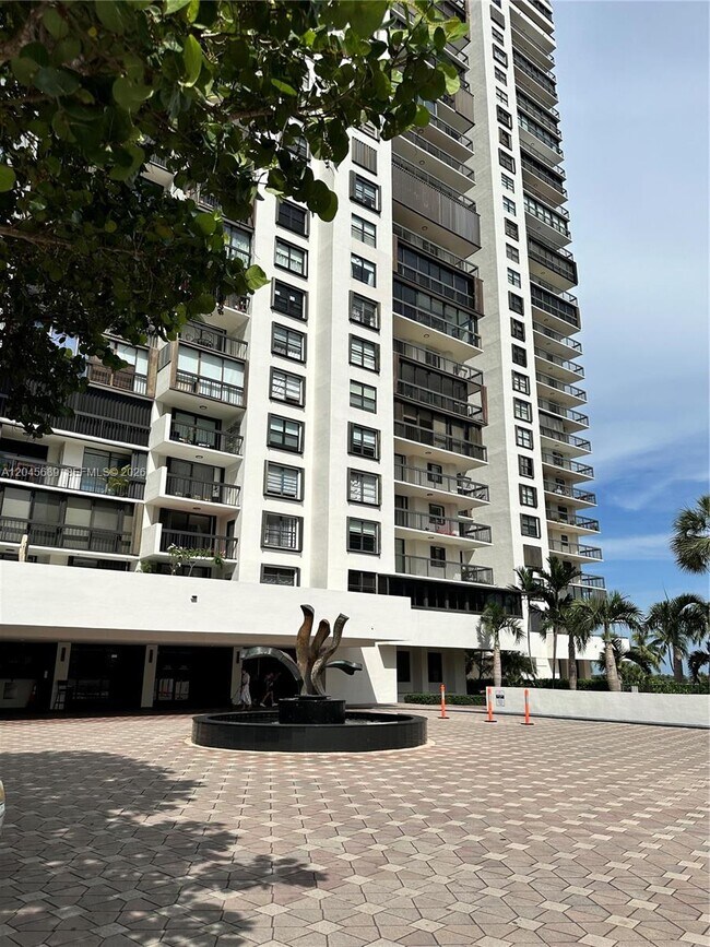 Building Photo - 2333 Brickell Ave