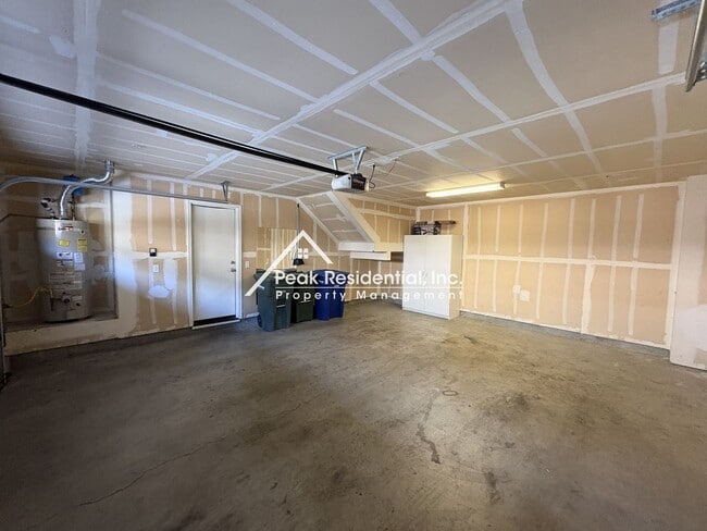 Building Photo - 3301 N Park Dr