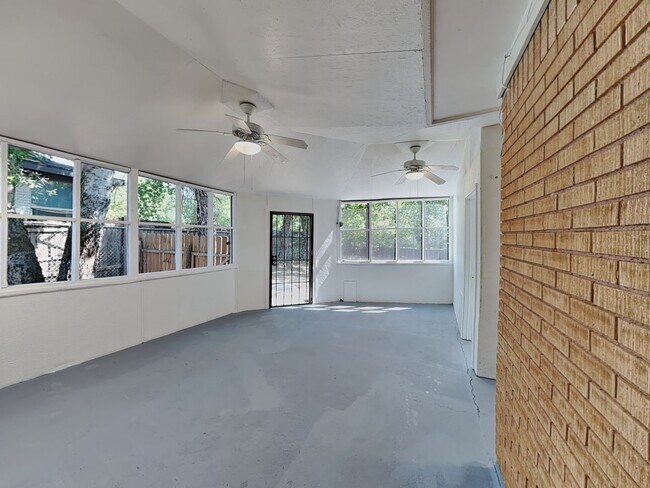 Building Photo - ONE OF A KIND GEM IN FORT WORTH!