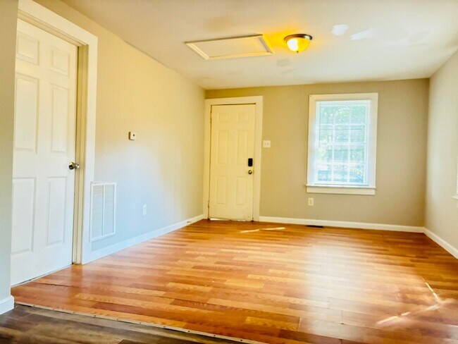 Building Photo - 104 Plum Tree Ln