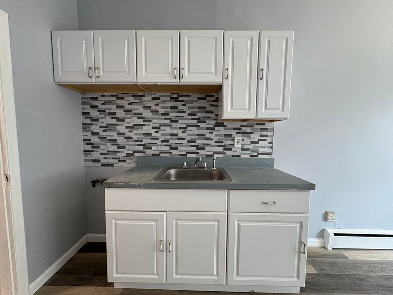 24 Beacon Ave 1 - 22 Beacon Ave