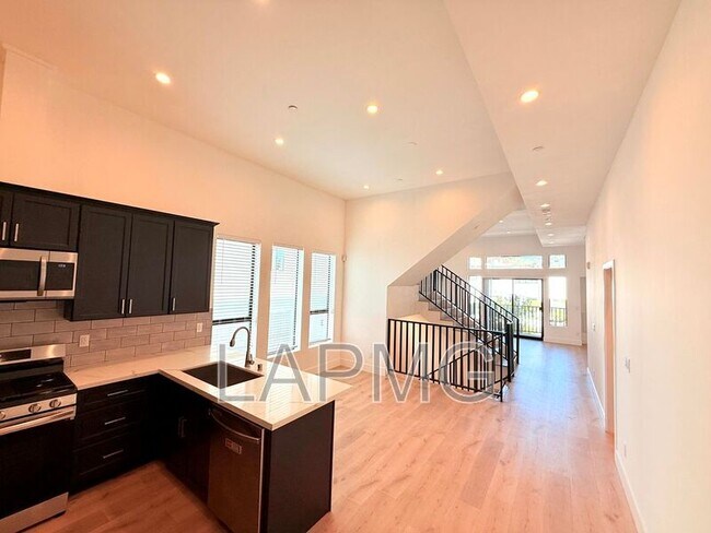 Building Photo - 3414 London St