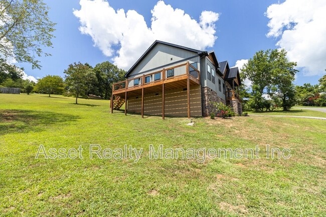 Building Photo - 915 River Cliff Dr