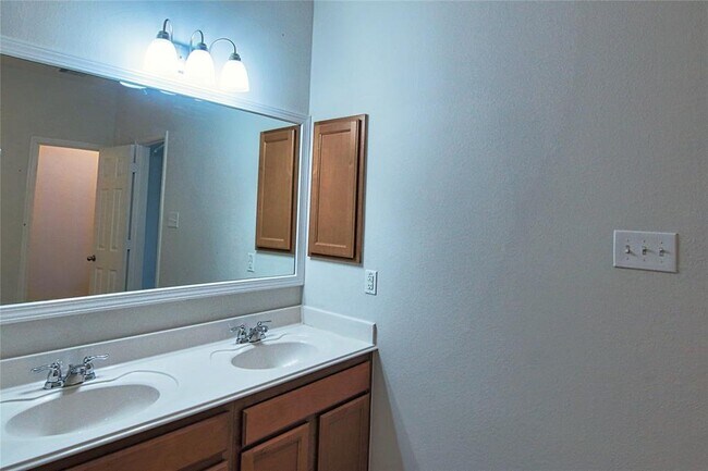 Building Photo - 21622 Amesbury Meadow Ln