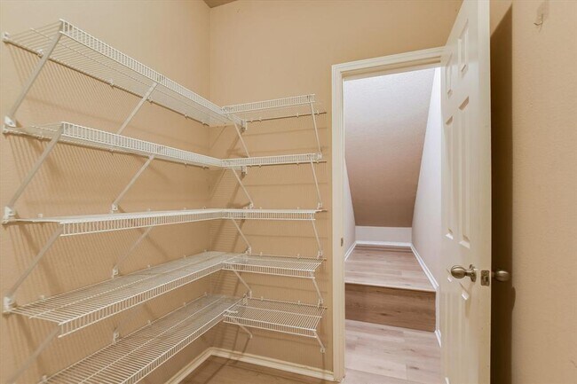 Building Photo - 1420 Huckleberry Ln