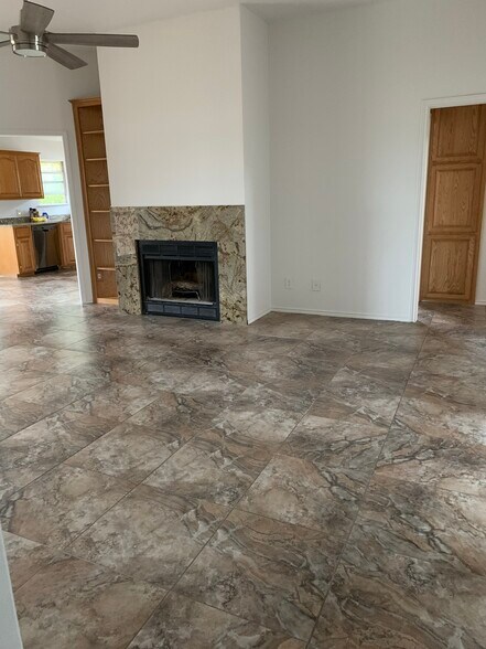 Living room - 8009 Thompson Pky
