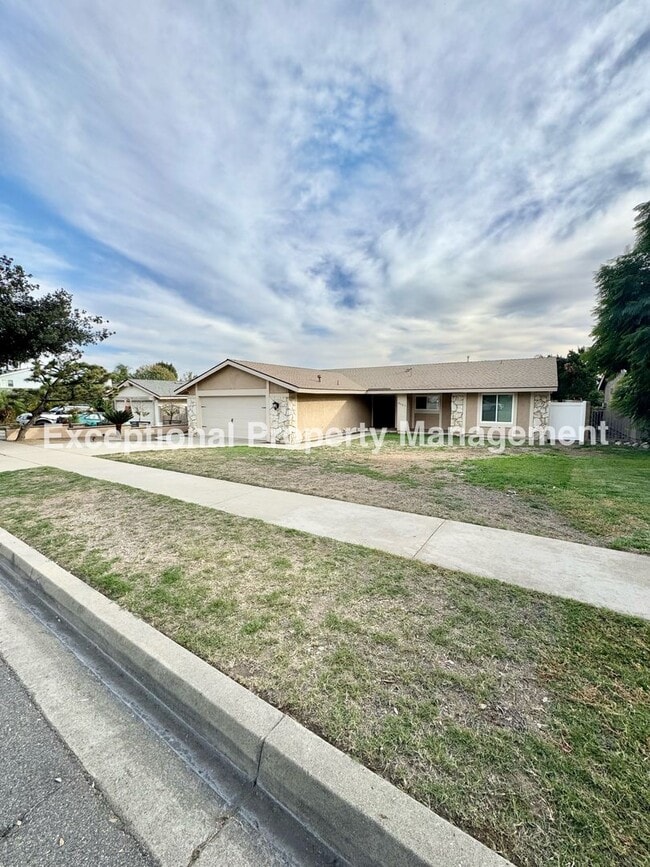 Building Photo - Great 3 bed 2 bath single story home