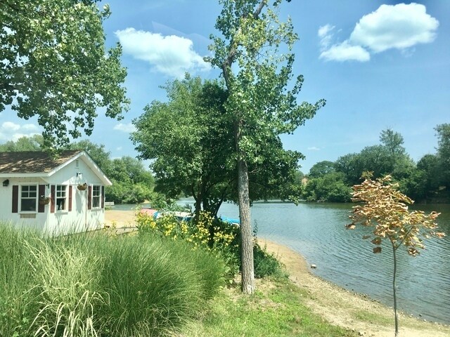 Building Photo - 6020 Oakwood Dr