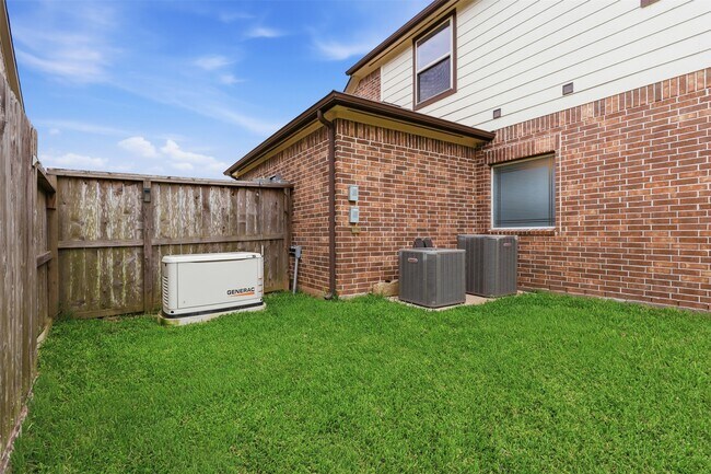Building Photo - 2410 Ginger Mist Ct
