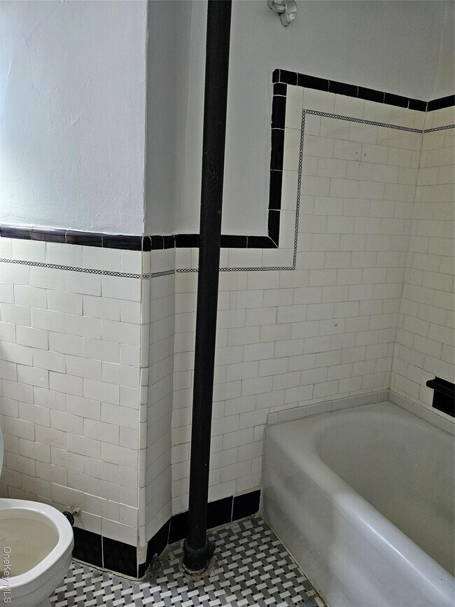 Building Photo - 1273 North Ave