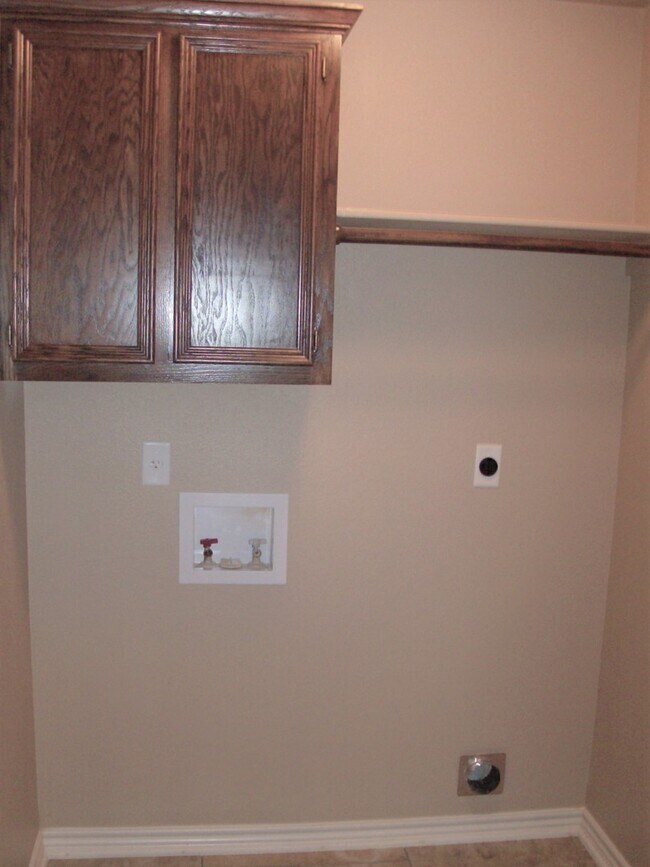 Building Photo - Viewable 1/6/2026 Text 201-231-7228 for more information