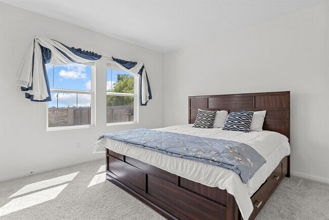 Building Photo - 1003 Sika Cv