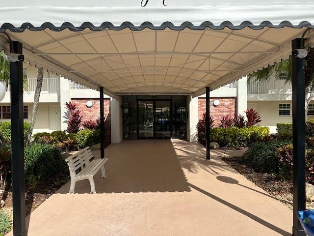 Building Photo - 3351 S Palm Aire Dr