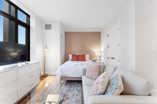 Building Photo - 2230 Cropsey Ave