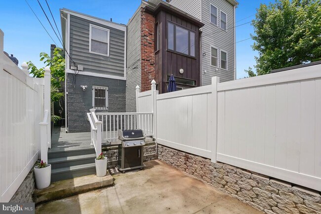Building Photo - 3207 Sherman Ave NW