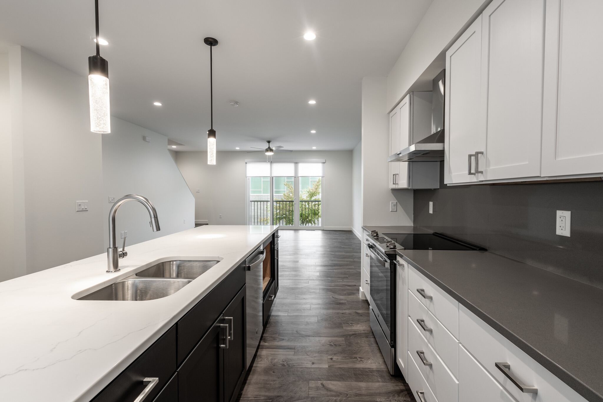 Building Photo - 814 7th St