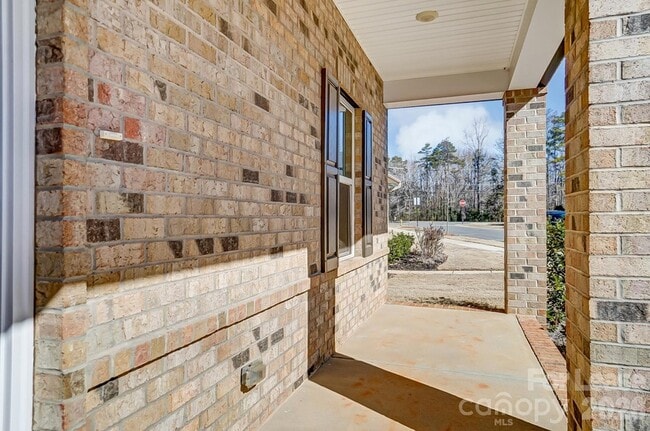 Building Photo - 3026 Lisburn St