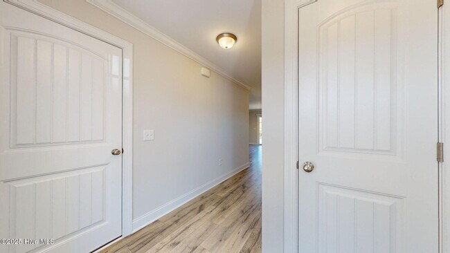 Building Photo - 358 N Ardsley Ln
