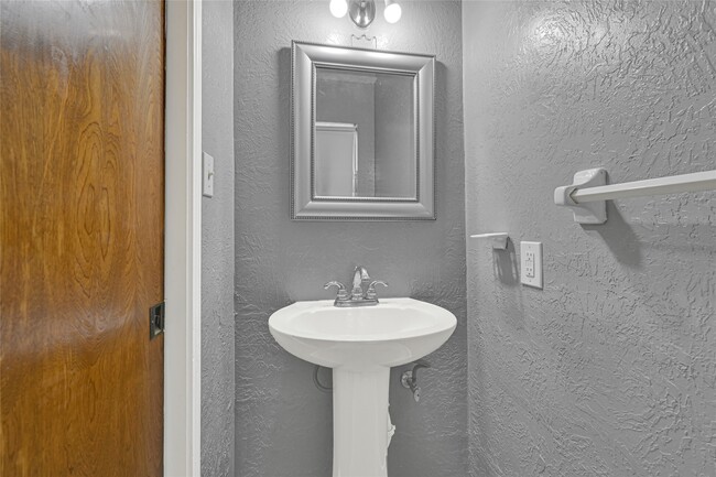 Building Photo - 225 St Cloud Dr