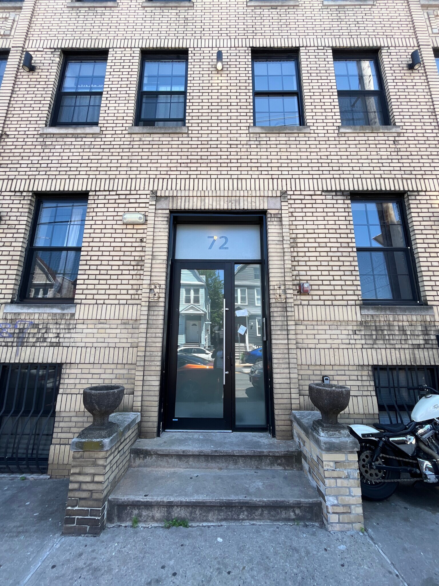 Building Photo - 73 Arlington Ave