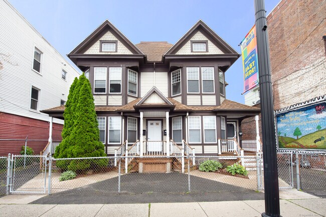 Primary Photo - 527 E Main St