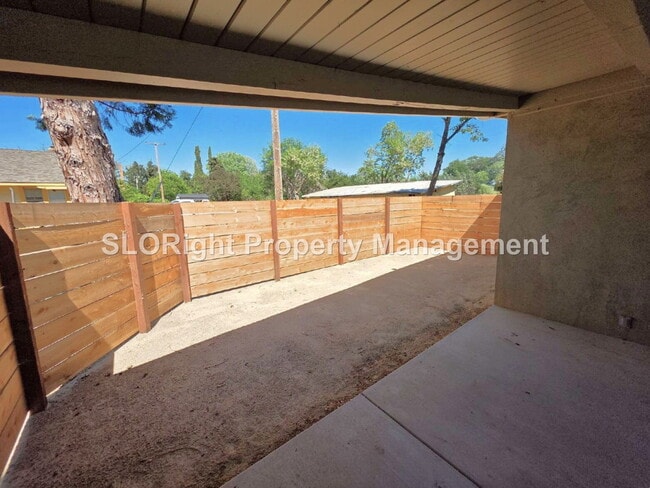 Building Photo - AVAILABLE NOW - 1 bed, 1 bath renovated units in Santa Margarita