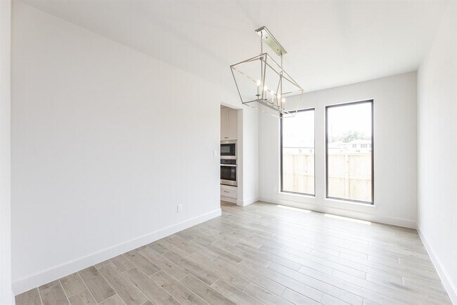 Building Photo - 10902 Overlook Pt Dr