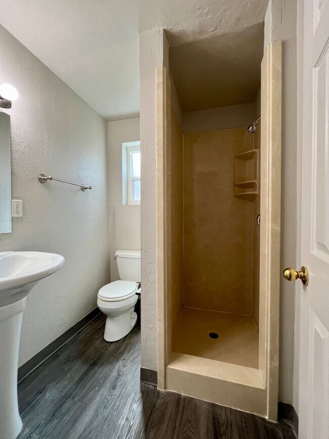 Building Photo - (DUP)  Studio Apartment - Close to Campus
