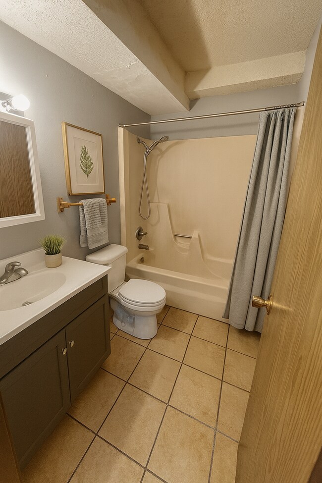 Interior Photo - 3684 W 4th St