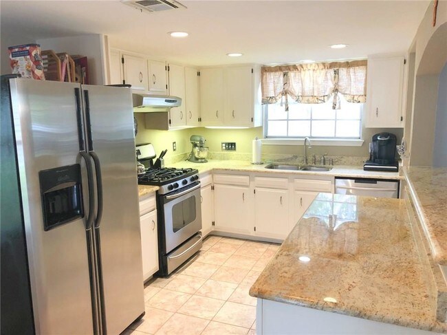 Building Photo - 3609 Alexandria Dr