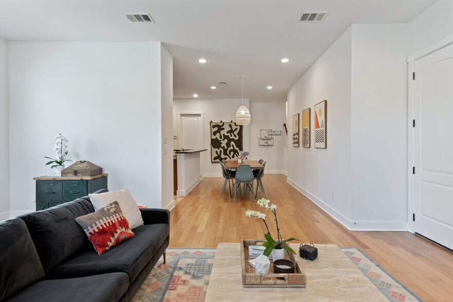 Building Photo - 1803 E 18th St