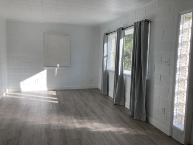 Building Photo - 711 Summit St