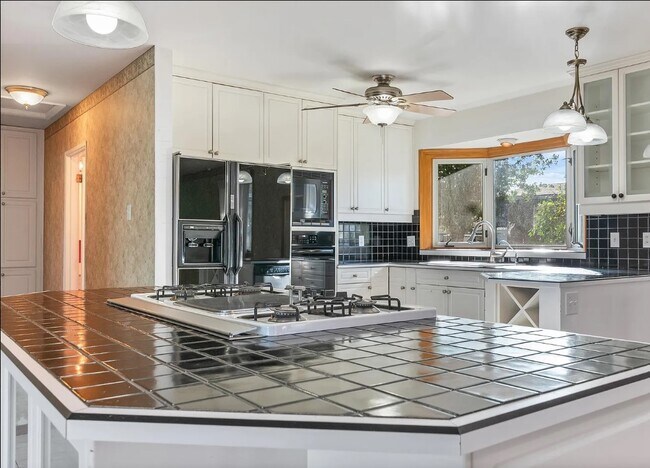 Building Photo - 40 Oakside Dr