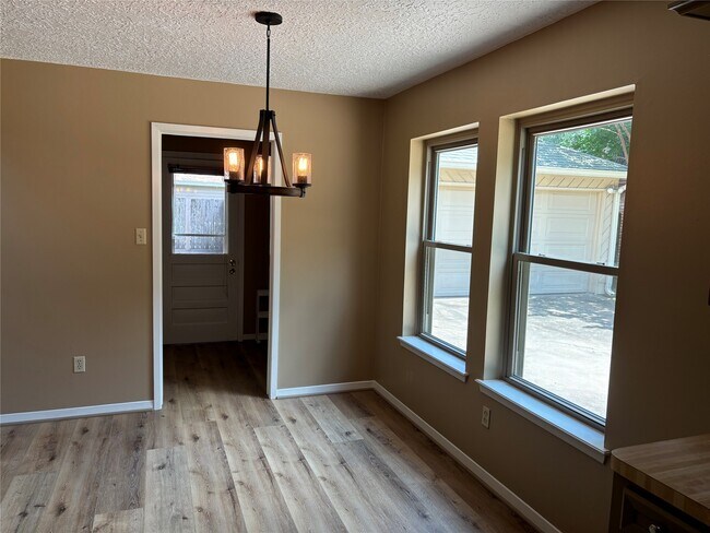 Building Photo - 15702 Oxenford Dr