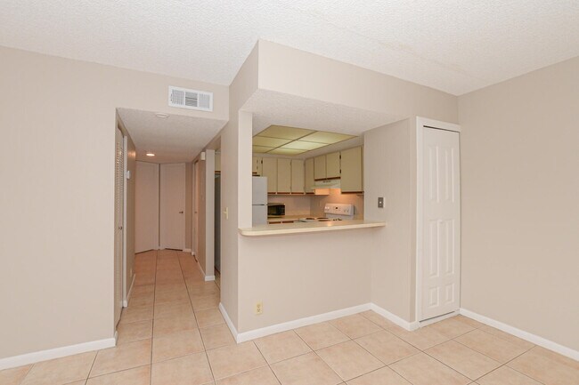 Building Photo - 1540 SE Royal Green Cir