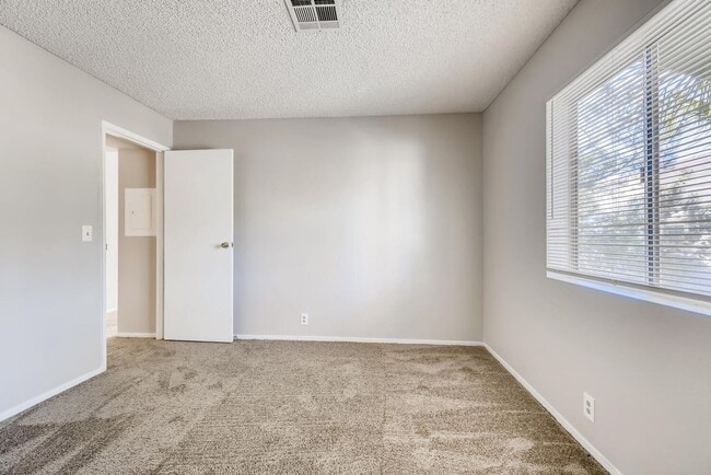 Building Photo - Stunning 2 Bedroom 2 Bath 2nd story condo