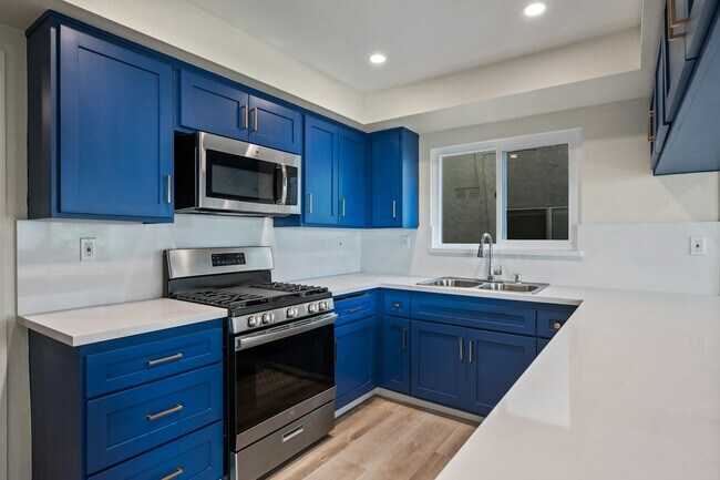 Building Photo - 845 2nd St
