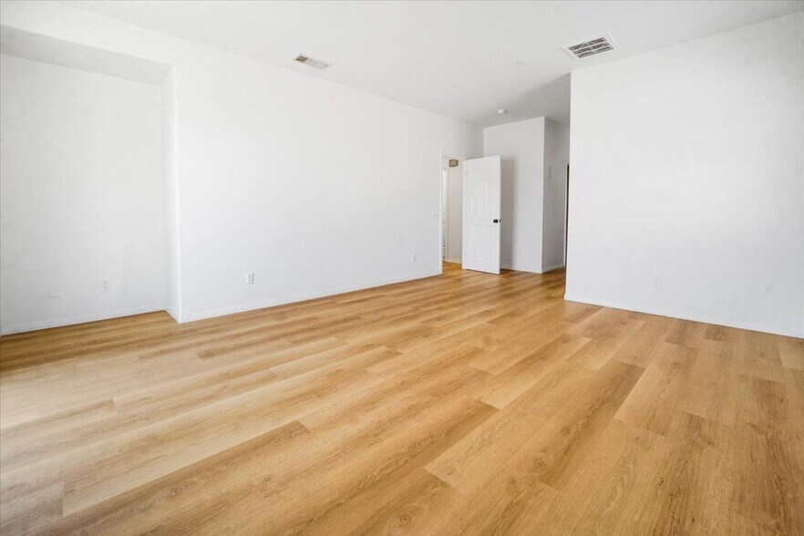 Building Photo - 1123 E Pennsylvania Ave