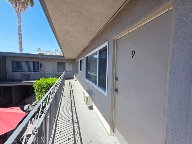 Building Photo - 15436 Vanowen St