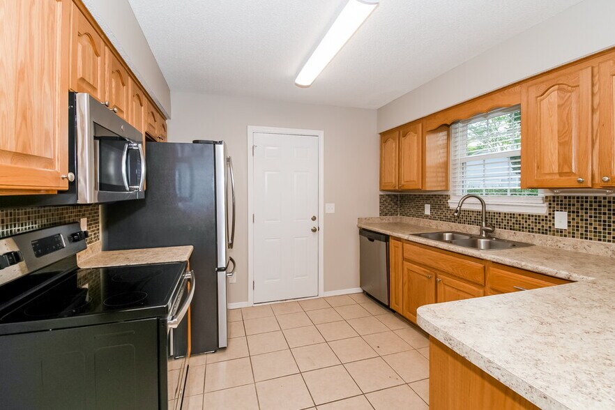 Building Photo - 10757 Spurs Ct