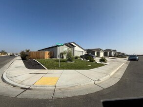 Building Photo - Don't miss the chance to view this stunnin...