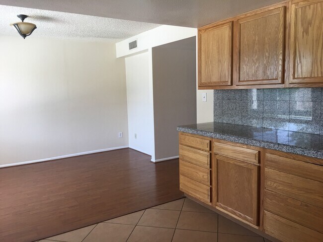 Building Photo - Tempe 4 Bed 2 Bath Includes Pool & Landscaping - Great Location