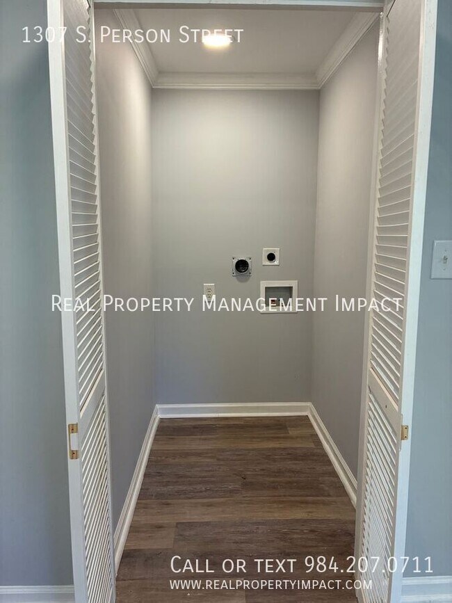 Building Photo - 1307 S Person St