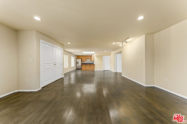 Building Photo - 6815 Baird Ave